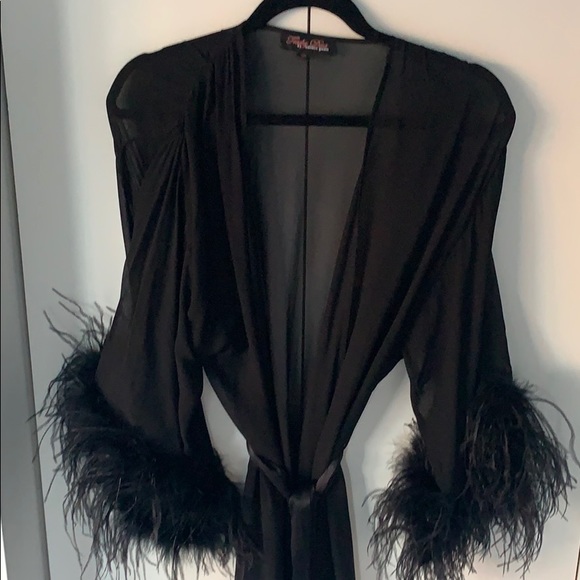 Feather Cuff Robe - Picture 5 of 11